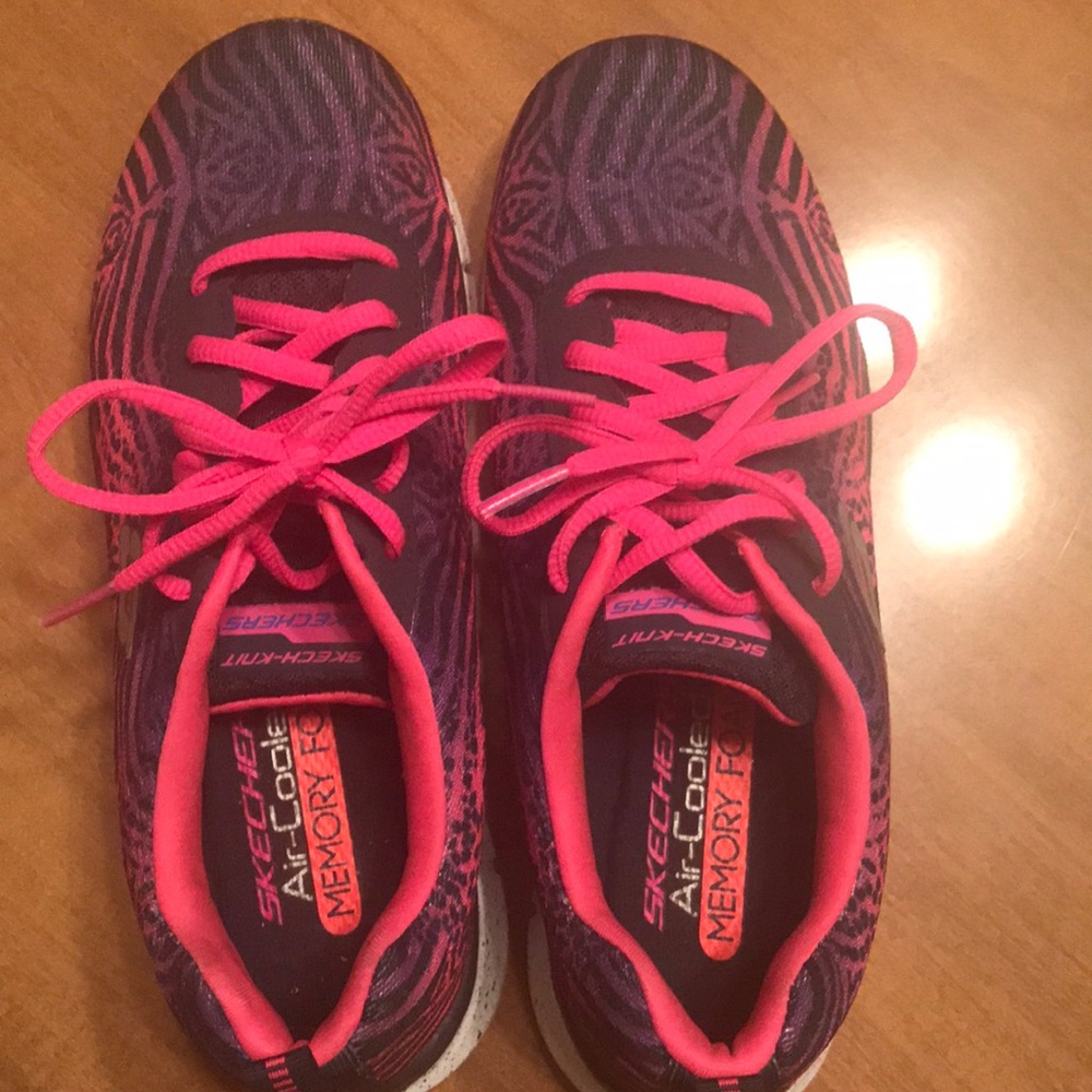 Sketchers Air-Cooled Memory Foam sneakers